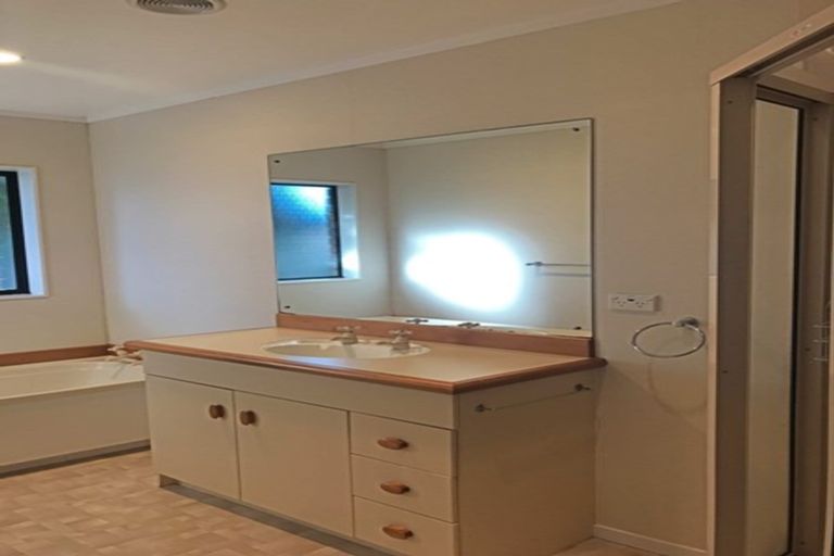 Photo of property in 11 Chiania Place, Somerville, Auckland, 2014