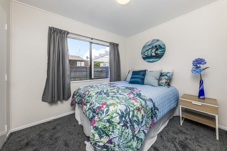 Photo of property in 1/98 Shifnal Drive, Randwick Park, Auckland, 2105
