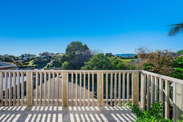 Photo of property in 14 Kowhai Grove, Raumati Beach, Paraparaumu, 5032
