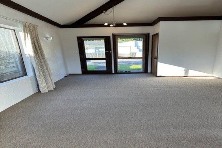 Photo of property in 70 Nimmo Avenue East, Waikanae, 5036