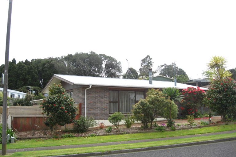 Photo of property in 3 Cedar Place, Westown, New Plymouth, 4310