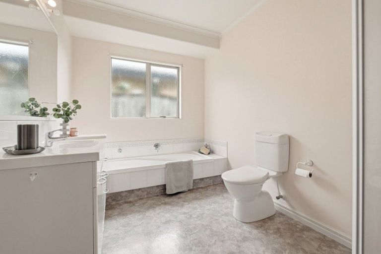 Photo of property in 10 Aspen Place, Papamoa Beach, Papamoa, 3118