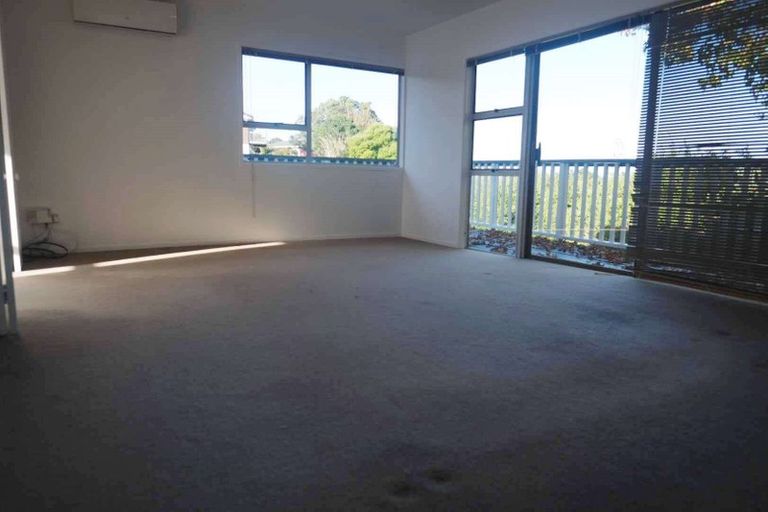 Photo of property in 37 Wyoming Avenue, Murrays Bay, Auckland, 0630