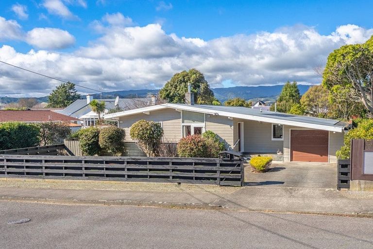 Photo of property in 32 Domain Road, Otaki, 5512