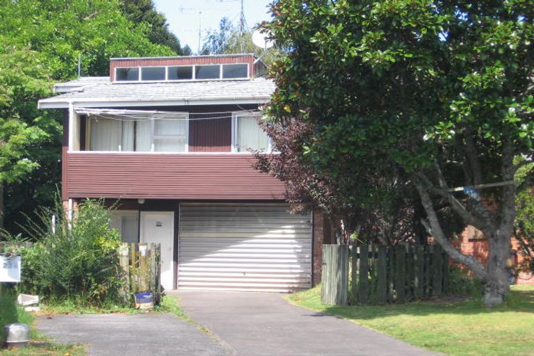 Photo of property in 23 Bentley Avenue, Glenfield, Auckland, 0629