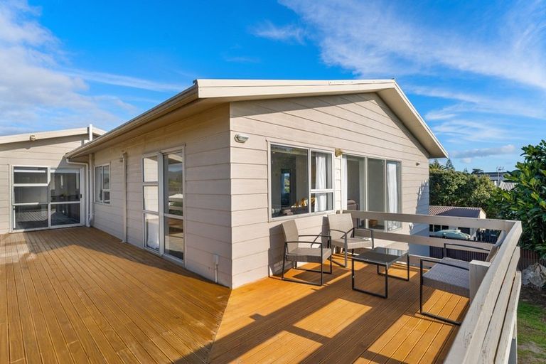 Photo of property in 5 Freyberg Crescent, Waikanae Beach, Waikanae, 5036