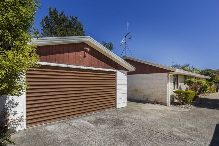 Photo of property in 2 Caroline Crescent, Highbury, Palmerston North, 4412