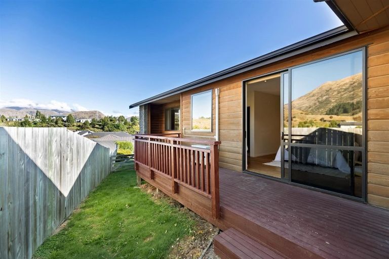 Photo of property in 42 Rere Road, Lake Hayes, Queenstown, 9304