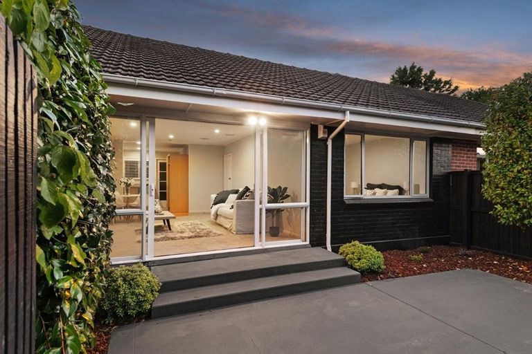 Photo of property in 2/19 Hewitts Road, Merivale, Christchurch, 8014