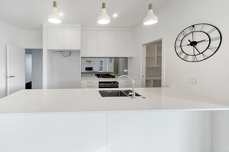 Photo of property in 111 Johnstone Drive, Fitzherbert, Palmerston North, 4410