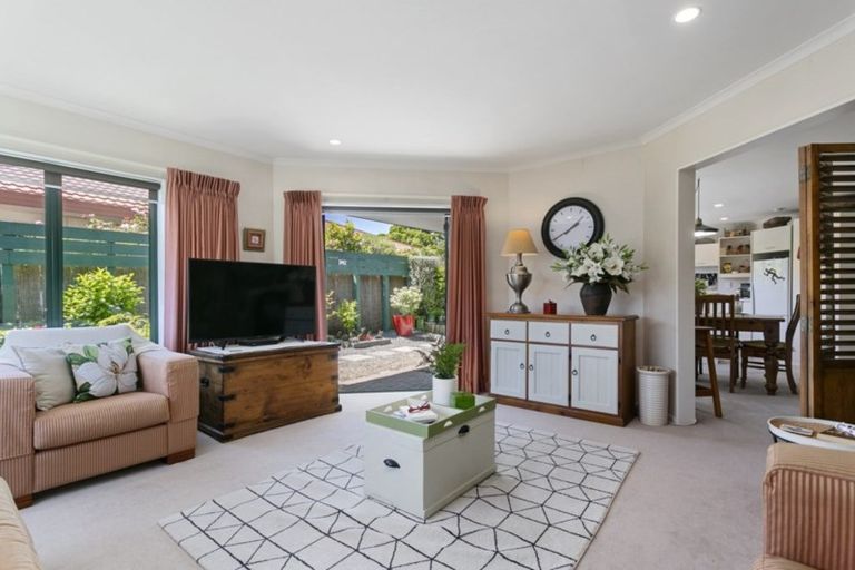Photo of property in 2/30 Fairview Terrace, Waipahihi, Taupo, 3330