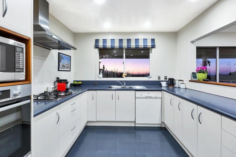 Photo of property in 8 Tui Crescent, Waikanae, 5036