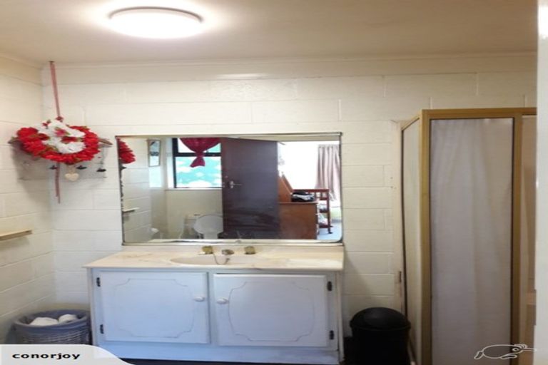 Photo of property in 11 Te Pari Pari Road, Pukerua Bay, 5026