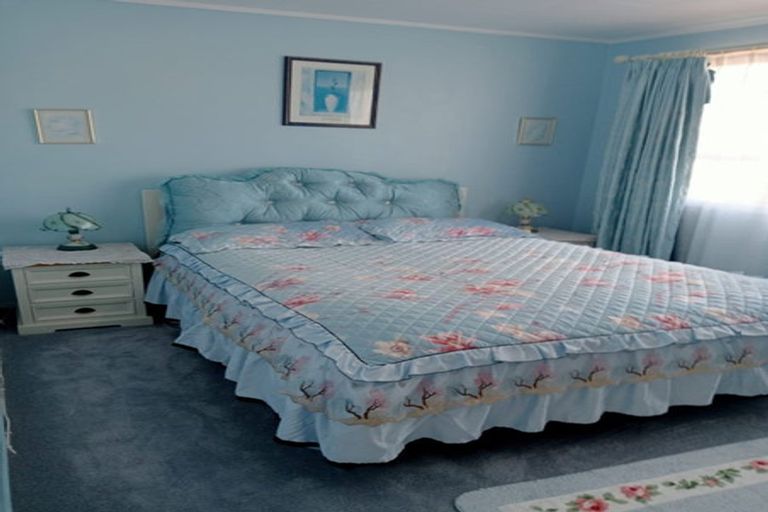 Photo of property in 11 Iredale Road, Hawera, 4610