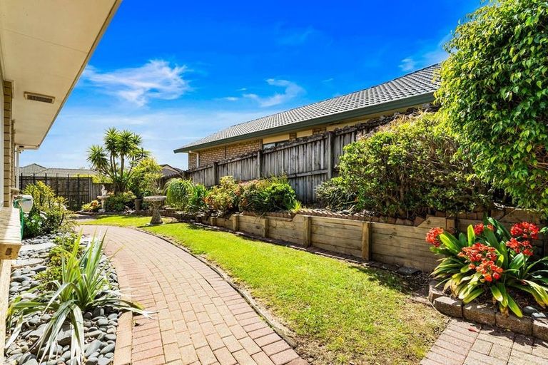 Photo of property in 93 Westerham Drive, Dannemora, Auckland, 2016