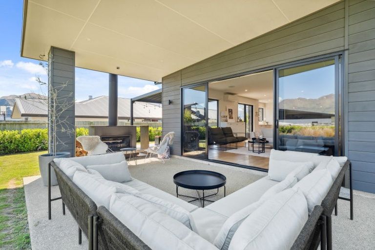Photo of property in 9 Centre Crescent, Wanaka, 9305