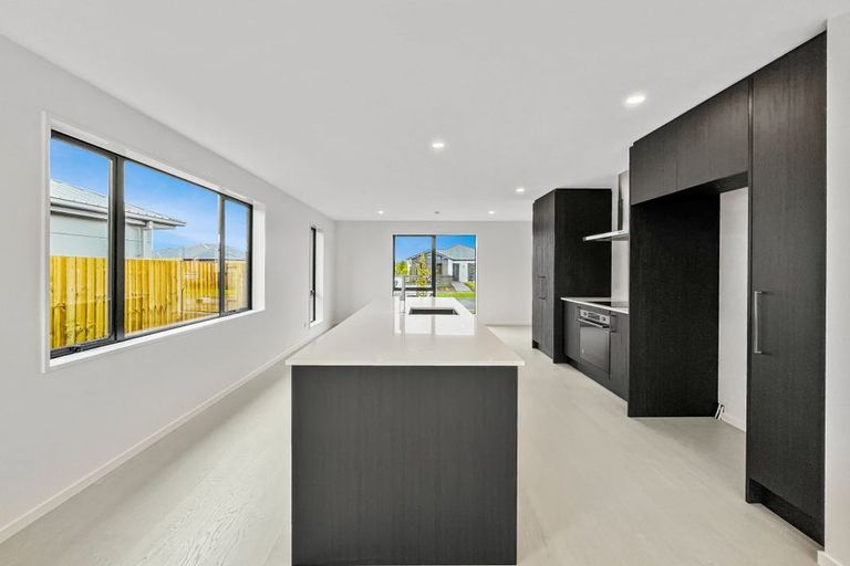 Photo of property in 35 Bill Hammond Drive, Belfast, Christchurch, 8051