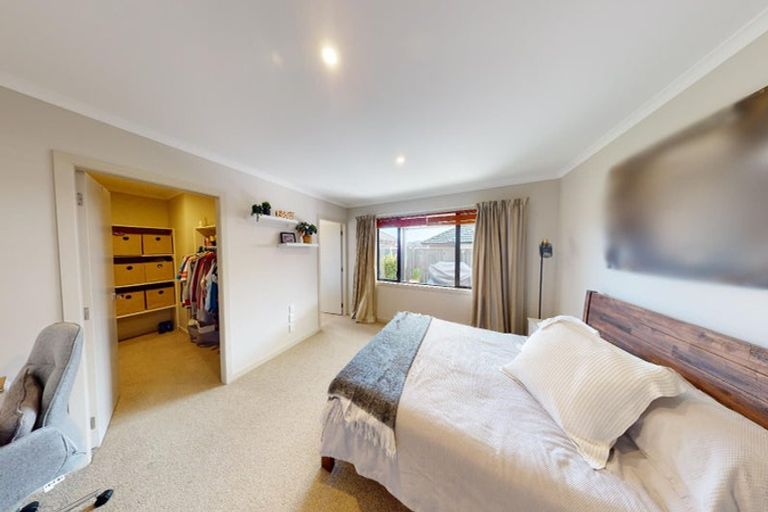Photo of property in 34 Cyprus Place, Fitzherbert, Palmerston North, 4410