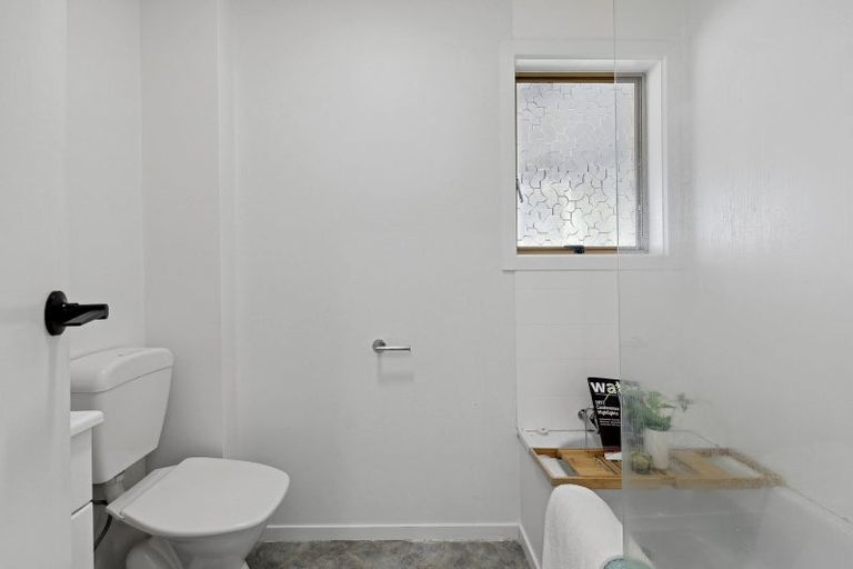 Photo of property in 4/236 Te Atatu Road, Te Atatu South, Auckland, 0610