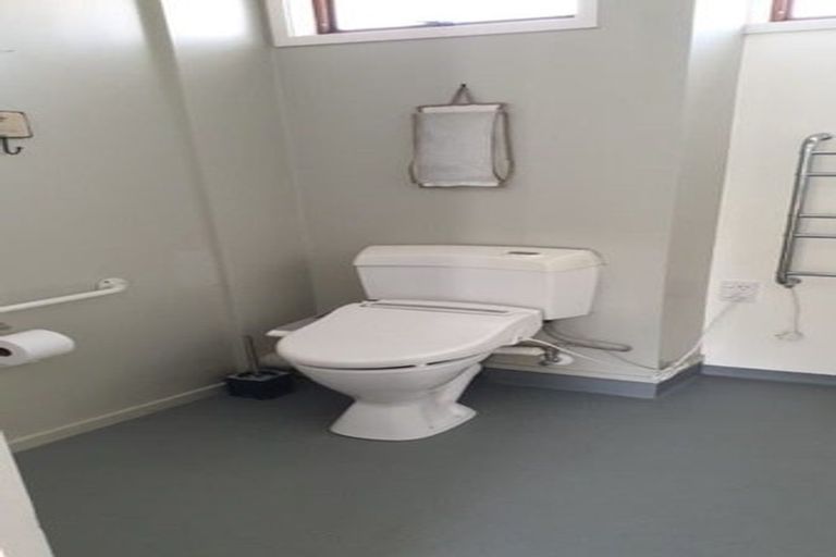 Photo of property in 1/123 Chivalry Road, Glenfield, Auckland, 0629