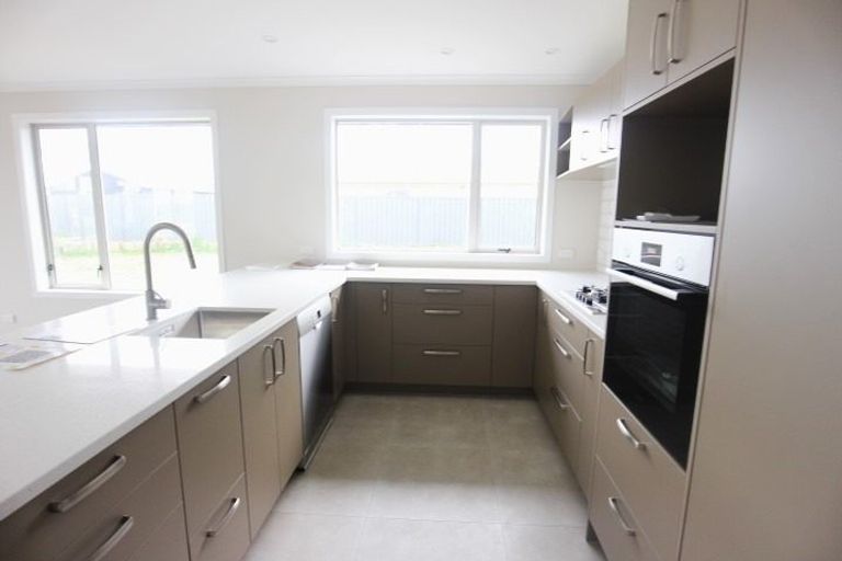 Photo of property in 33 Belgrove Drive, Waipukurau, 4200