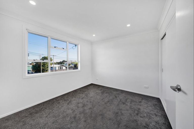 Photo of property in 25 Simons Street, Moturoa, New Plymouth, 4310