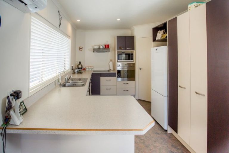 Photo of property in 6 Cabernet Close, Paraparaumu, 5032