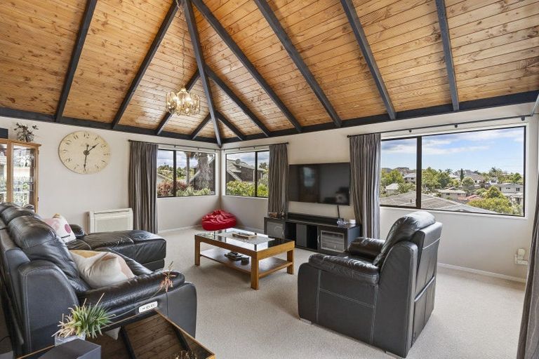 Photo of property in 33 Marina View Drive, West Harbour, Auckland, 0618