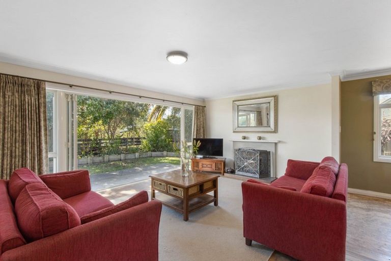 Photo of property in 16 Lucknow Road, Havelock North, 4130