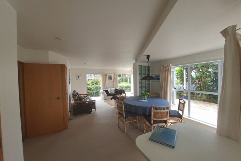 Photo of property in 21 Arden Place, Oakura, 4314