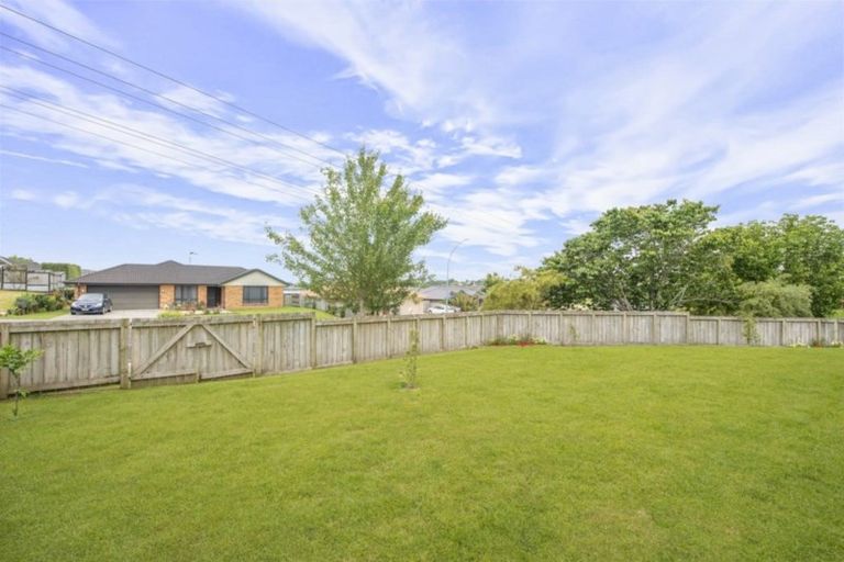 Photo of property in 2 Highgrove Drive, Grandview Heights, Hamilton, 3200