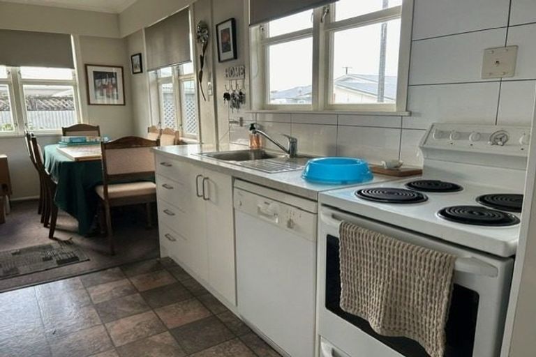 Photo of property in 230 Mangorei Road, Merrilands, New Plymouth, 4312