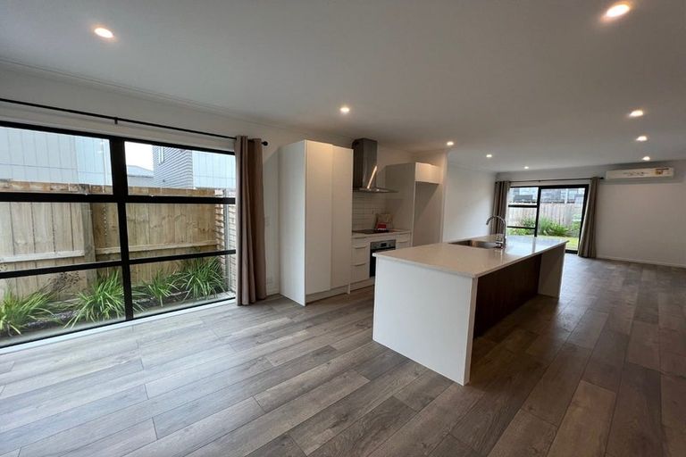 Photo of property in 15c Ventura Street, Mangere, Auckland, 2022