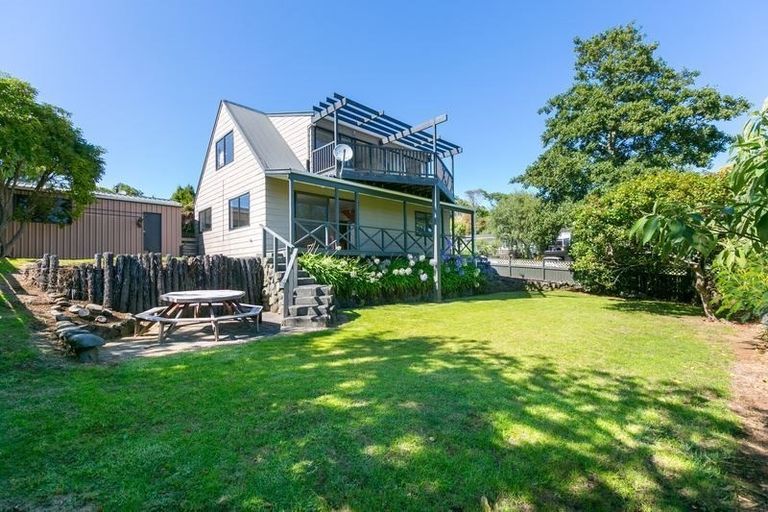 Photo of property in 3 Lindaver Grove, Merrilands, New Plymouth, 4312