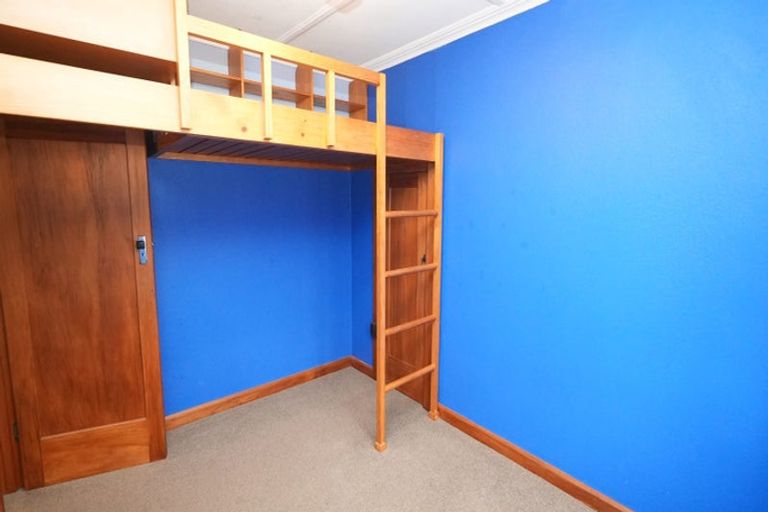 Photo of property in 28 Rangitane Street, Palmerston North, 4414