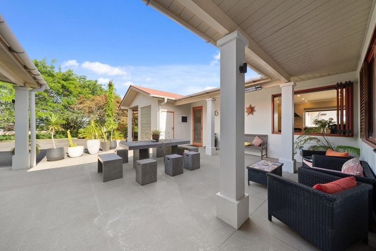 Photo of property in 15 Kaipara Road, Papakura, 2582