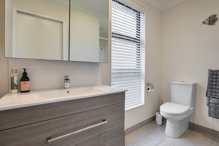 Photo of property in 136 Hobsonville Road, Hobsonville, Auckland, 0618