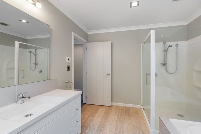 Photo of property in 30 Sandwich Road, St Andrews, Hamilton, 3200