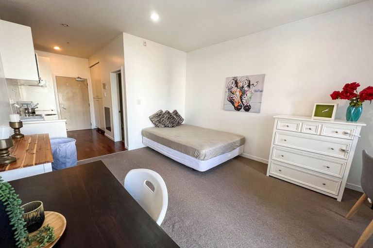 Photo of property in The Aucklander Apartments, 9e/25 Rutland Street, Auckland Central, Auckland, 1010