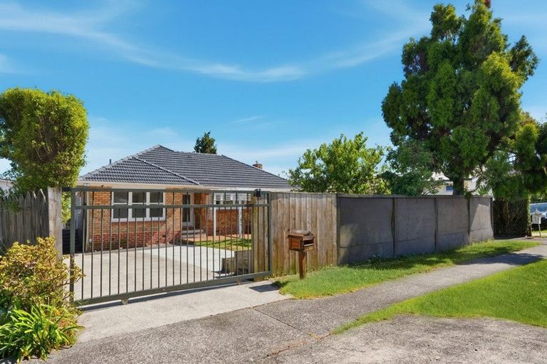 Photo of property in 1/35 Bradbury Road, Botany Downs, Auckland, 2010