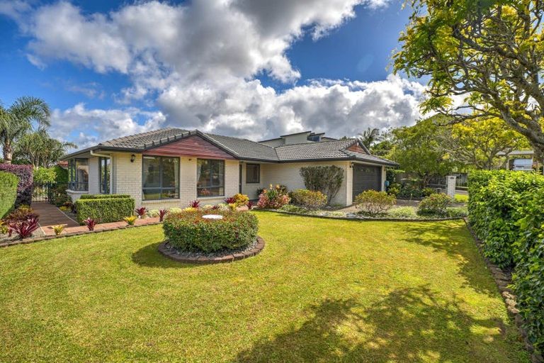 Photo of property in 4 Mahina Place, Te Atatu Peninsula, Auckland, 0610