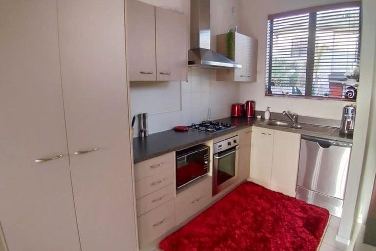 Photo of property in 19/22 Northcross Drive, Oteha, Auckland, 0632