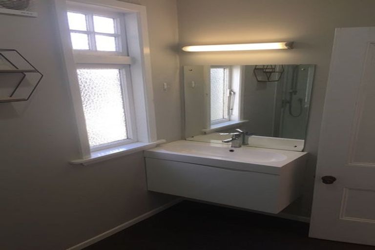 Photo of property in 17 Portland Crescent, Thorndon, Wellington, 6011