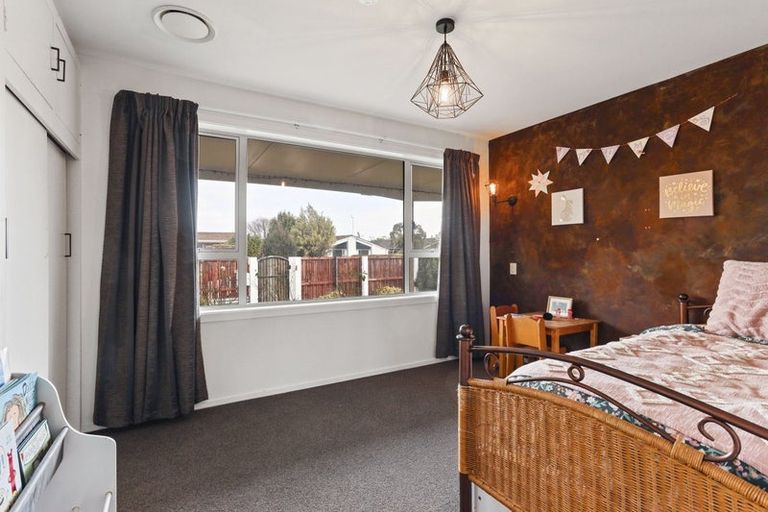 Photo of property in 8 Gibbs Drive, Woodend, 7610