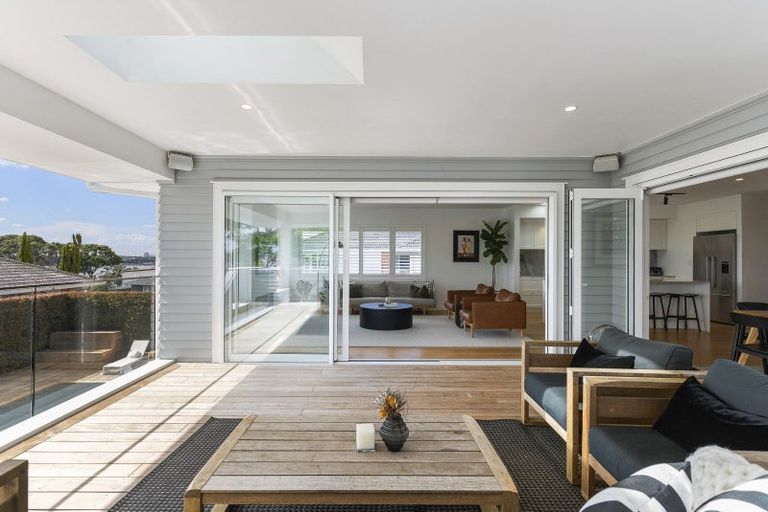 Photo of property in 87 Sylvan Avenue, Northcote, Auckland, 0627