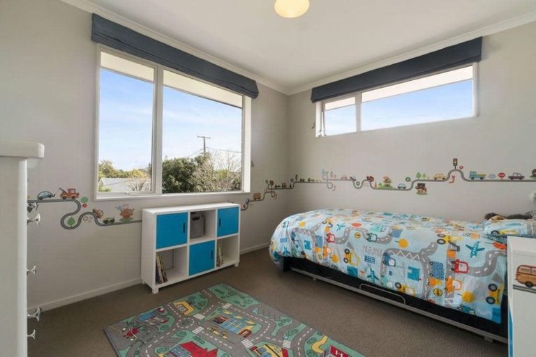 Photo of property in 25a Rewarewa Road, Te Atatu Peninsula, Auckland, 0610