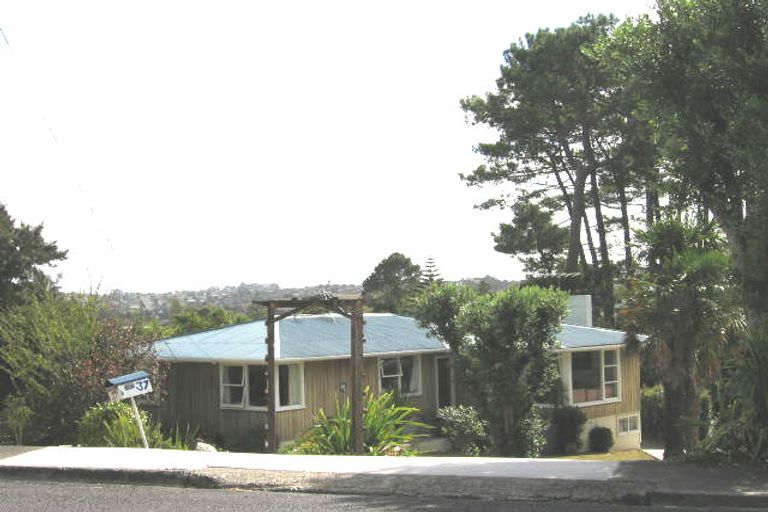 Photo of property in 37 William Souter Street, Forrest Hill, Auckland, 0620