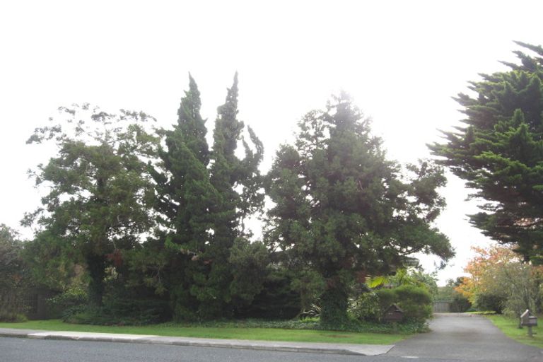 Photo of property in 126 Bleakhouse Road, Mellons Bay, Auckland, 2014