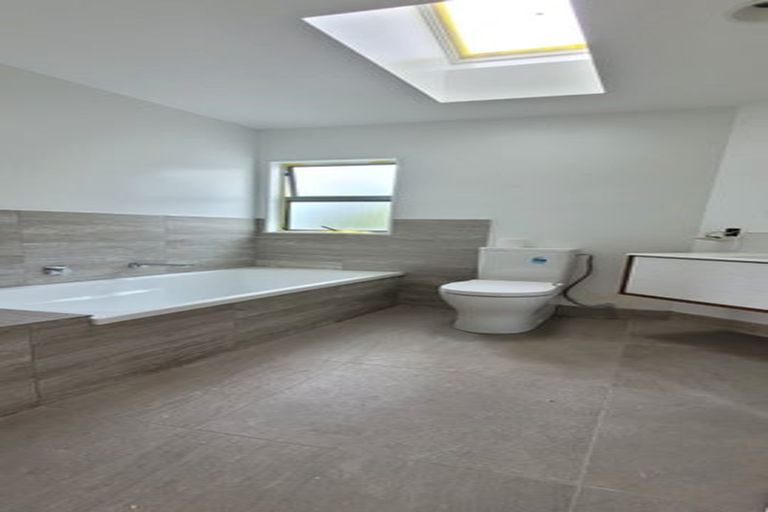 Photo of property in 2/6 Arirang Rise, Pinehill, Auckland, 0632