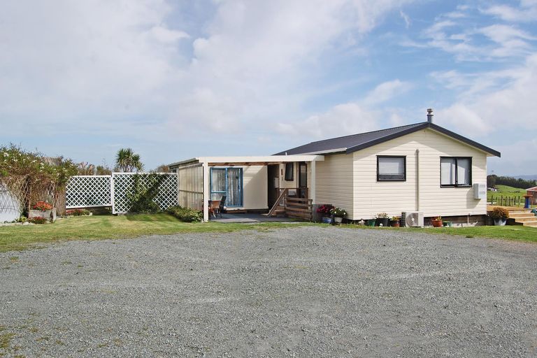 Photo of property in 210g Pukenui Road, Kaiwaka, 0573